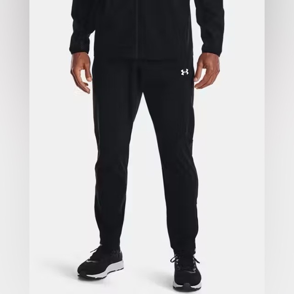 Under Armour Black Tapered Sweatpants for Athletic Comfort - Picture 1 of 8